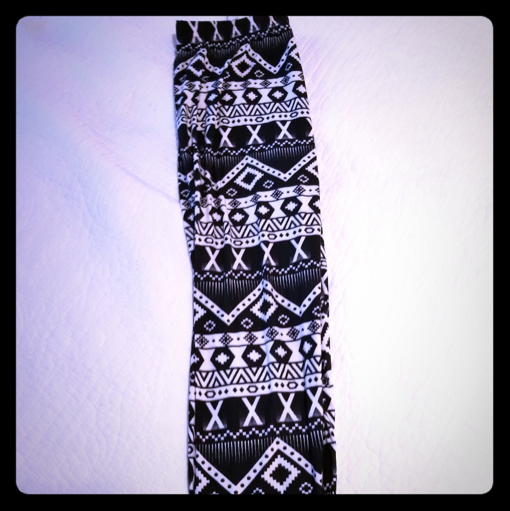 BNWT tribal crop leggings